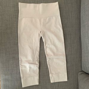 *SOLD ON CROSSPOST* Lululemon grey crop leggings
